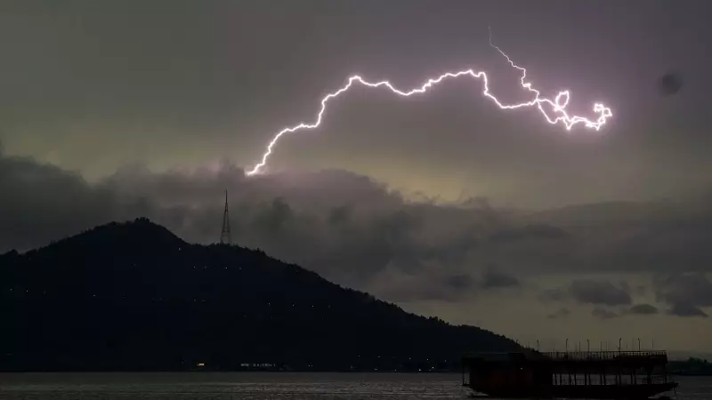 Florida Under Water: Shocking Videos Show Boca Raton and Eustis Submerged as Flash Floods Wreak Havoc