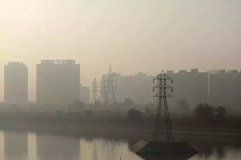 Gurgaon's Air Turns Hazardous: Winter Smog Arrives Early with 16% AQI Spike