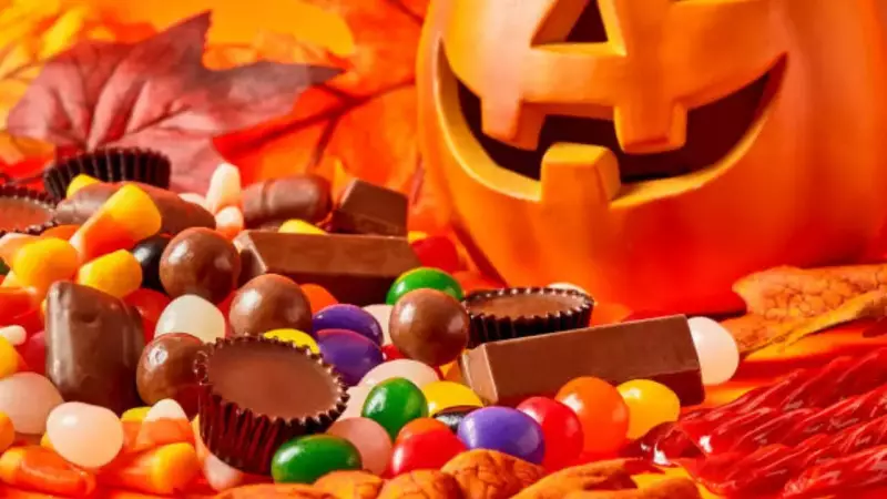 Halloween Candy Showdown 2025: The 5 Healthiest & Most Dangerous Treats Revealed!