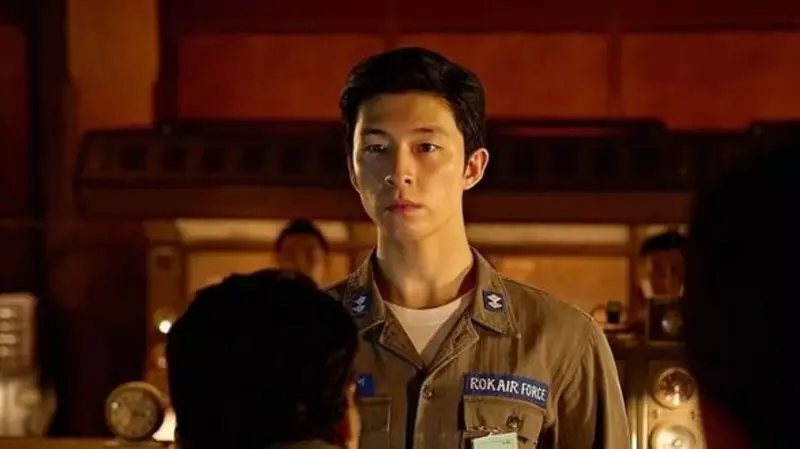 Netflix Star Hong Kyung's Trilingual Mastery Takes Internet by Storm in 'Good News'