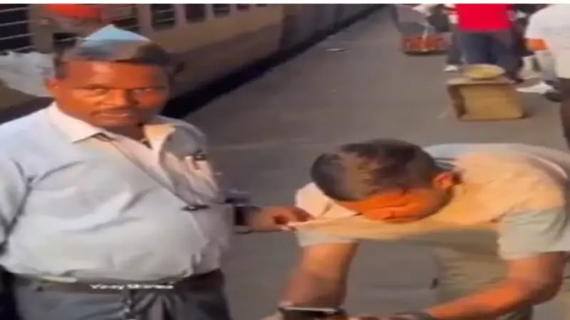 Samosa Payment Fail Leads to Watch Seizure: Jabalpur Vendor's Unusual Transaction Goes Viral