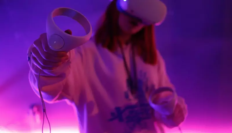 Samsung vs Meta: The Ultimate XR Showdown - Luxury Meets Gaming Library