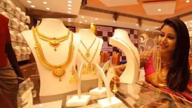 Silver Steals the Spotlight This Dhanteras! Gold Prices Push Buyers Towards More Affordable Shine