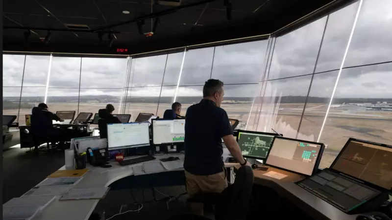 US Air Traffic Controllers Forced to Drive Uber, Work Restaurants as Shutdown Enters Week 3