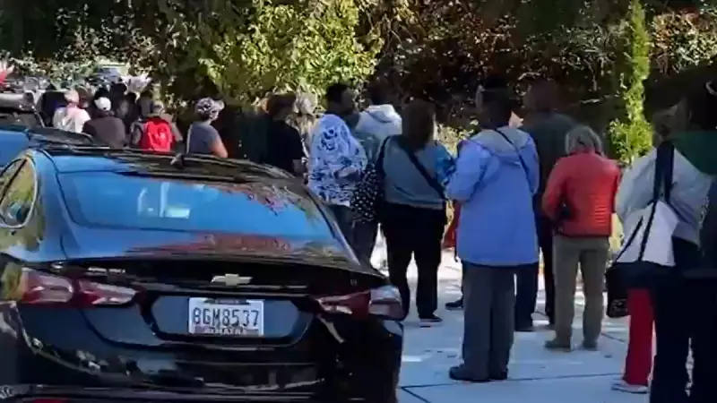 US Government Shutdown Crisis: Military Families Queue for Food as Standoff Enters Week 4