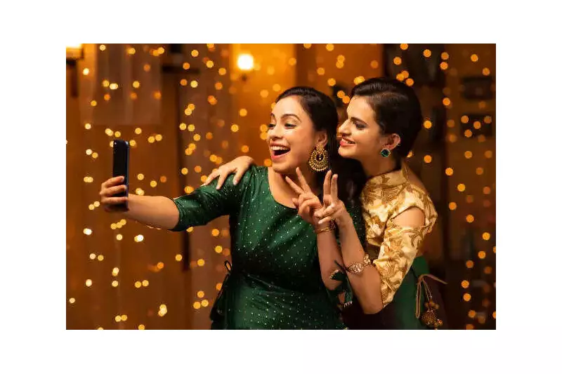 Wedding Selfie Glow Up: Cosmologist-Approved Hacks for Instant Radiance