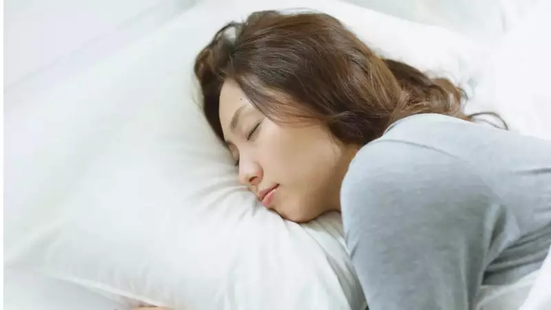 Your Pillowcase Is Damaging Your Hair! The Secret to Stronger, Smoother Hair Revealed