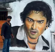Jamshedpur Artist Creates Stunning Life-Sized Portrait of Zubeen Garg in Heartfelt Tribute