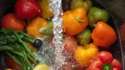 Kitchen Secret Revealed: Remove Pesticides from Fruits & Vegetables with This Simple Trick