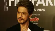 Shah Rukh Khan Reveals His 'Family' After Salman Khan Calls Him Outsider | Bollywood Drama Unfolds