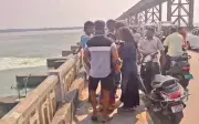 Woman Vanishes in Mahanadi River After Plunging from Jobra Barrage in Cuttack