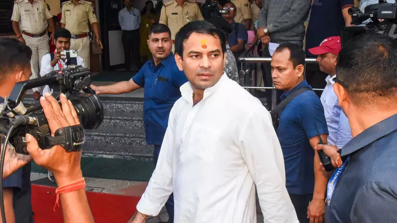Bihar Election Early Trends: Tejashwi Leads, Tej Pratap Trails