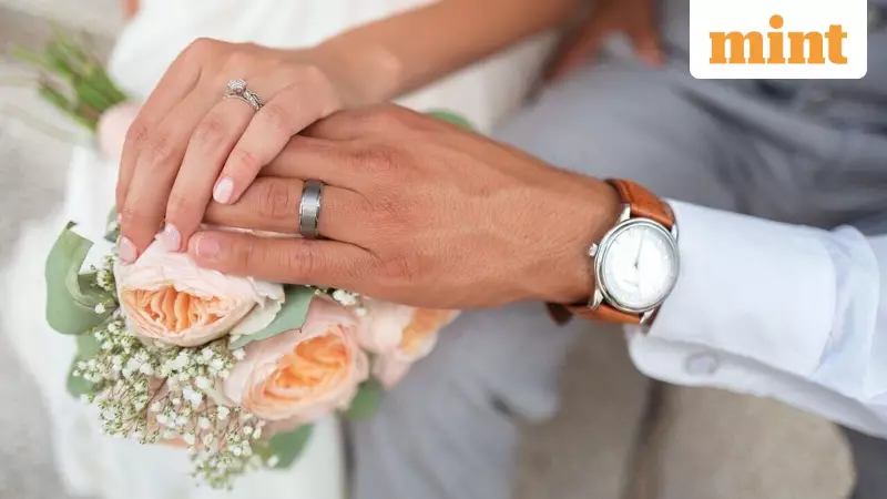 Chinese Man's Cryopreservation Promise to Wife Sparks Emotional Debate