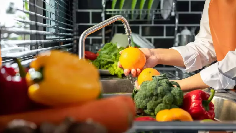 Cold Water vs Hot Water: The Right Way to Wash Vegetables