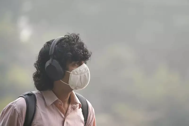 Delhi AQI Hits 425, Schools Shift to Hybrid Learning for Young Students