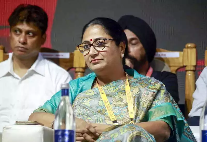 Delhi CM Rekha Gupta Distributes 252 LPG Connections Under Ujjwala Yojana