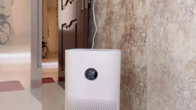 Delhi Man's Door Experiment Reveals Shocking Truth: Indoor AQI Skyrockets from 97 to 500 in Seconds!