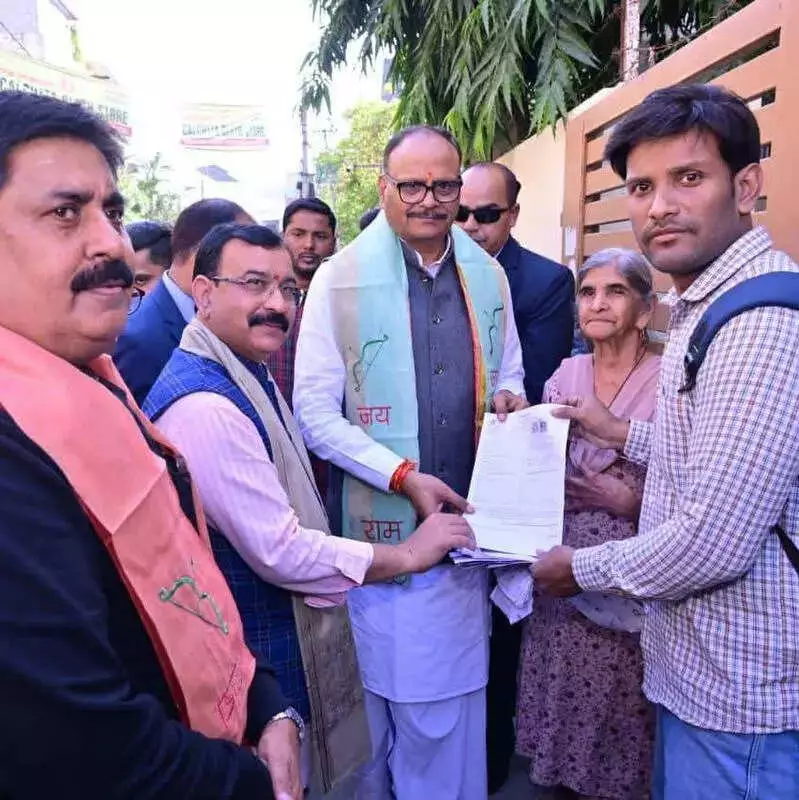 Deputy CM Brajesh Pathak Joins 'Knock the Door' Drive in Lucknow