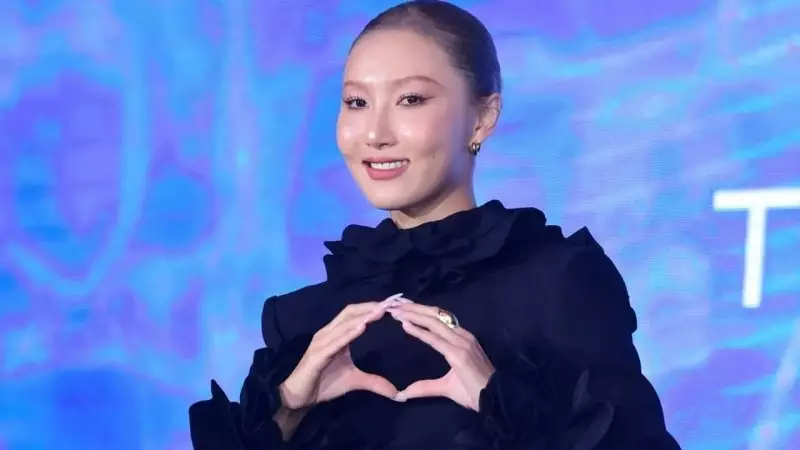 Hwasa Makes History: First Female Soloist PAK in 2025