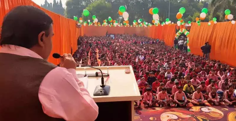 ISRO Chief Inspires 1500 Mau Students, Ignites Passion for Space Science