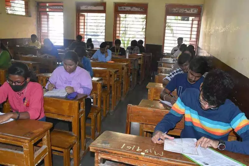 Maharashtra Pharmacy Crisis: 15,000 BPharm Seats Vacant After CET Delays