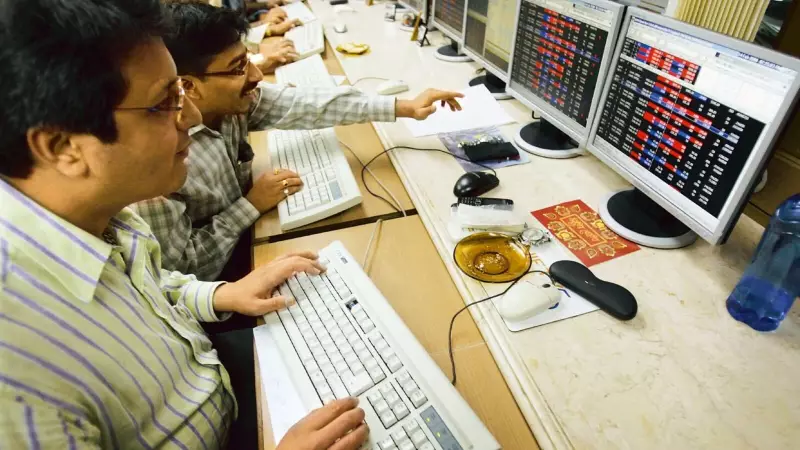 Market Rollercoaster: Healthcare & Power Stocks Tumble While These Sectors Shine | Nov 04 Analysis