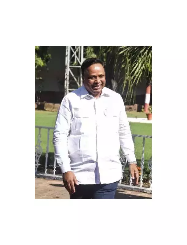 Mumbai School Redevelopment Sparks Political Clash Between BJP and Congress