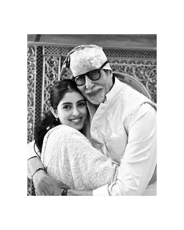 Navya Naveli Nanda Reacts to Dharmendra's Emotional Poem for 'Ikkis'