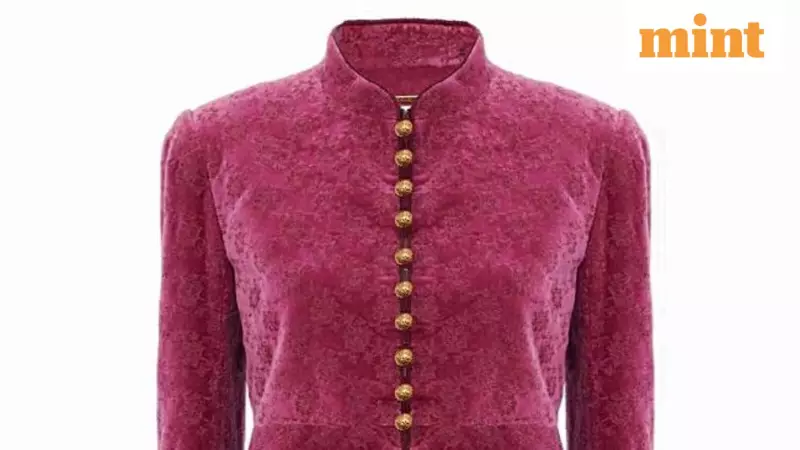 Opulent Fashion Guide: Velvet, Suede & Plush Fabrics for Winter 2025