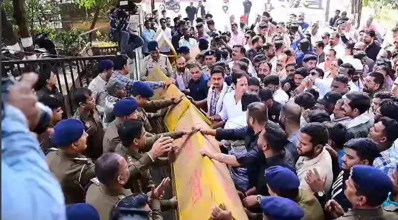 Raipur Chowpatty Dispute Escalates: Congress Gheraos Police Station