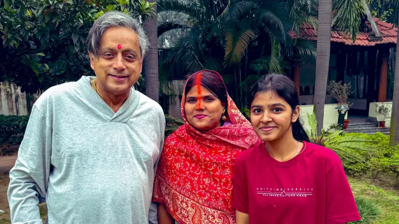 Shashi Tharoor Calls Dynastic Politics a 'Grave Threat' to Democracy - BJP and Congress Clash Over Explosive Remarks