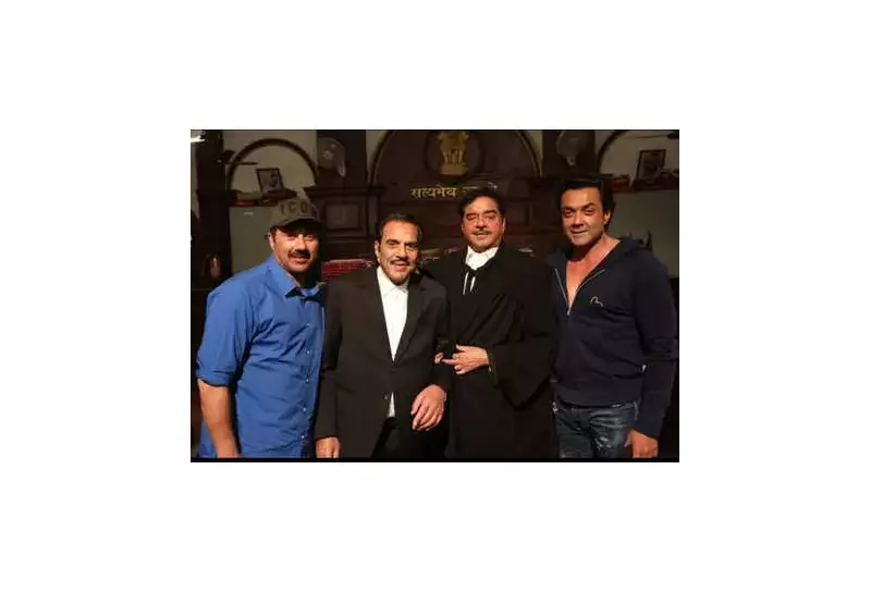Shatrughan Sinha Visits Deol Family, Shares Emotional Tribute to Dharmendra