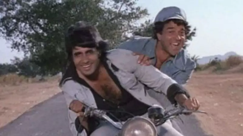 Sholay's Iconic BSA Bike at IFFI Turns Tribute After Dharmendra's Death