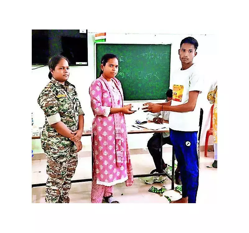 Sukma Gives 5G Smartphones to 25 Rehabilitated Maoists