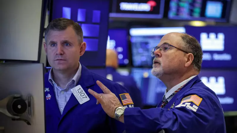 Wall Street Slumps: Dow Drops 0.8% on Rate Cut Fears