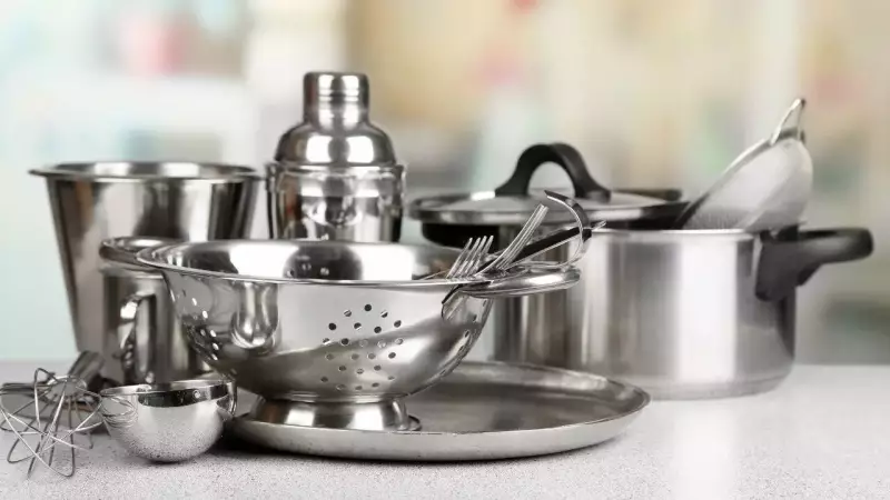 Why Gen Z Is Ditching Non-Stick Pans For Steel Cookware: Health Benefits Revealed!