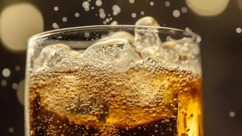 Why Your Fizzy Drinks Go Flat: The Science Behind Lost Fizz