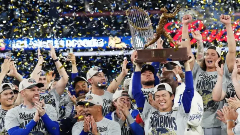 Yoshinobu Yamamoto Lands in LA with World Series Trophy! Dodgers Spark Epic Citywide Celebrations