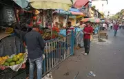 Kolkata Installs Permanent Iron Fences at Jadubabur Bazar to Stop Hawker Encroachment