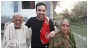 Pankaj Tripathi's Mother Hemwanti Devi Passes Away at 89: Actor By Her Side in Final Moments