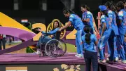 Smriti Mandhana's Heartwarming Gesture: Towing Injured Teammate Pratika Rawal Goes Viral During Women's World Cup 2025 Celebrations