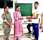 Sukma Gives 5G Smartphones to 25 Rehabilitated Maoists