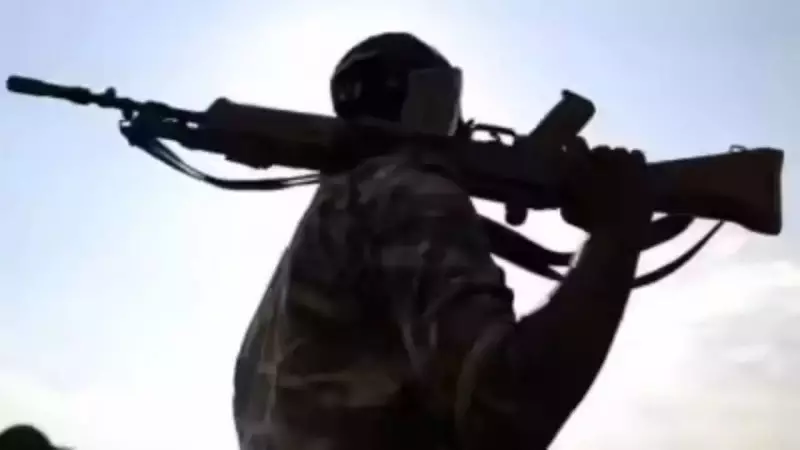 10 Maoists, Including Rs 77 Lakh Bounty Commander, Surrender in Balaghat