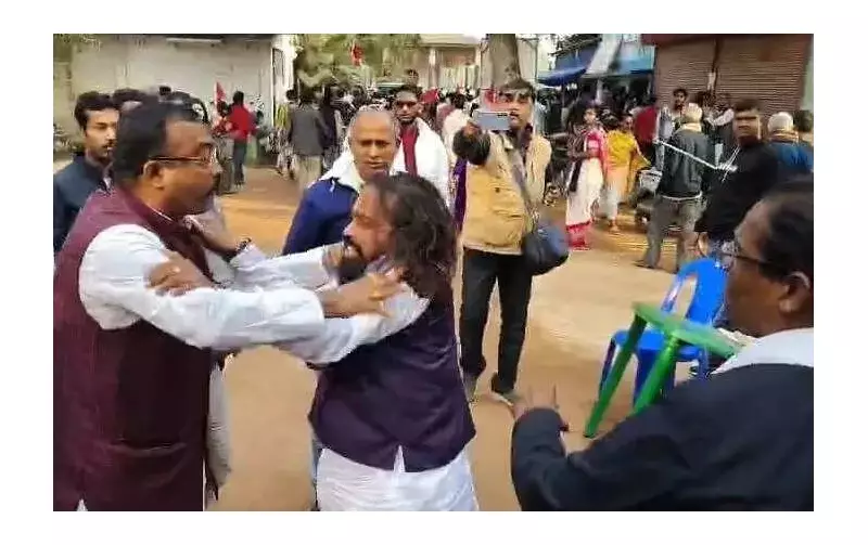 12 Injured in Matua Faction Clash in Bongaon Over Minister's Voter List Remark