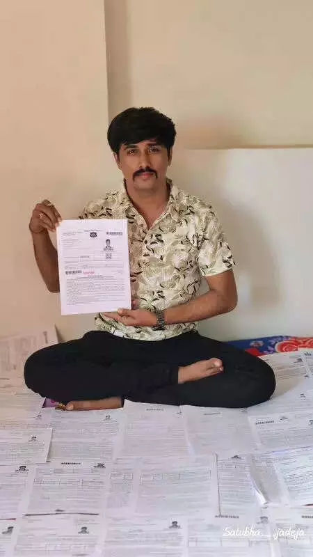 28-Year-Old's 8-Year Dream: 35 Exams Lead to Gujarat Police Constable Job