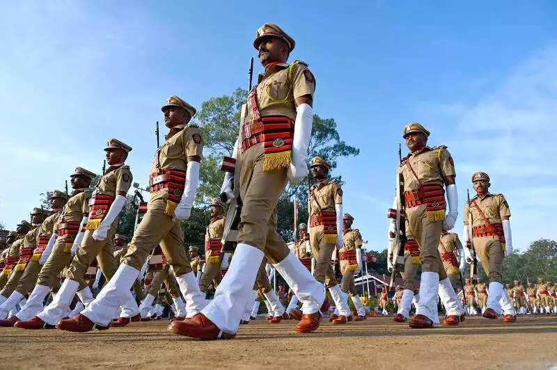 389 New Police Sub-Inspectors Pass Out in Nashik, Cybercrime Skills Stressed