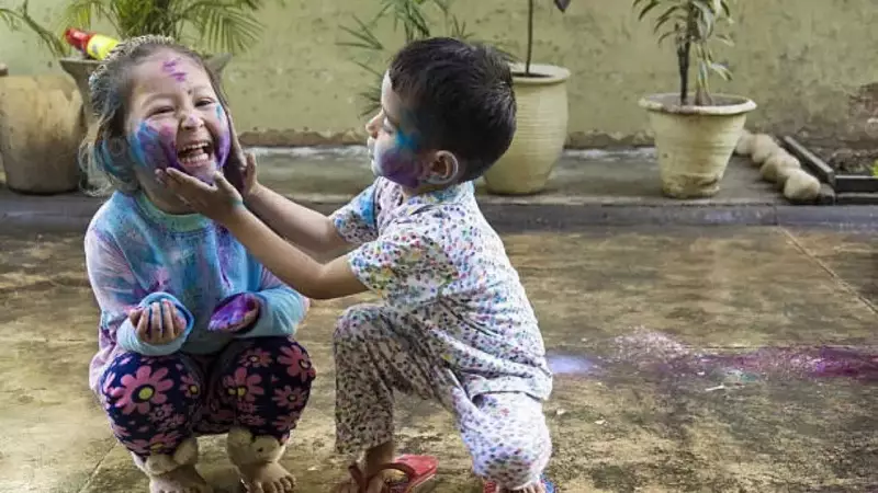 5 Key Reasons Why Toddlers Repeat Words & What It Means