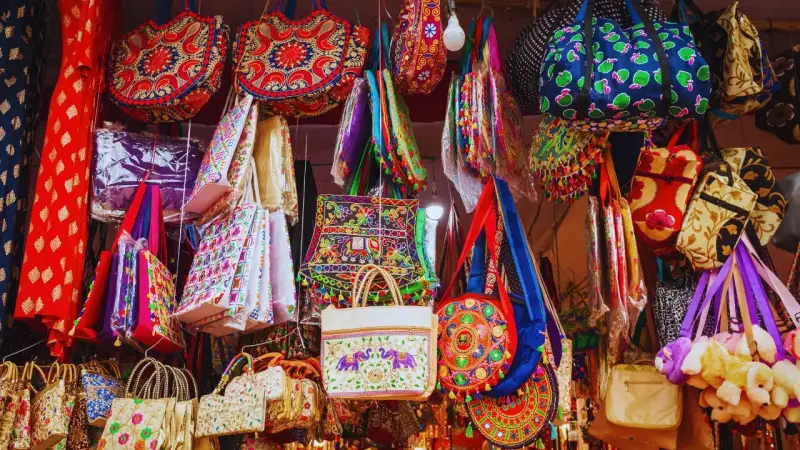 5 Must-Visit Wholesale Markets in Delhi for a Unique Tourist Experience