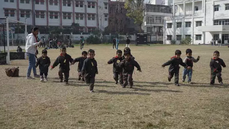 600+ Lucknow Students Perform Yoga at Pragatisheel Bharti School Games