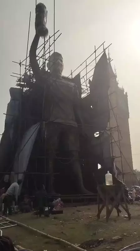 70-Foot Statue of Lionel Messi Unveiled in Lake Town, Kolkata